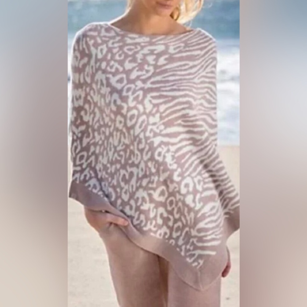 NWT Barefoot Dreams Cozychic Ocean Breeze Poncho Sweater in Faded Rose Animal